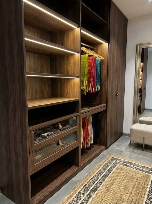 Walk-in wardrobe with open shelving and a dressing area